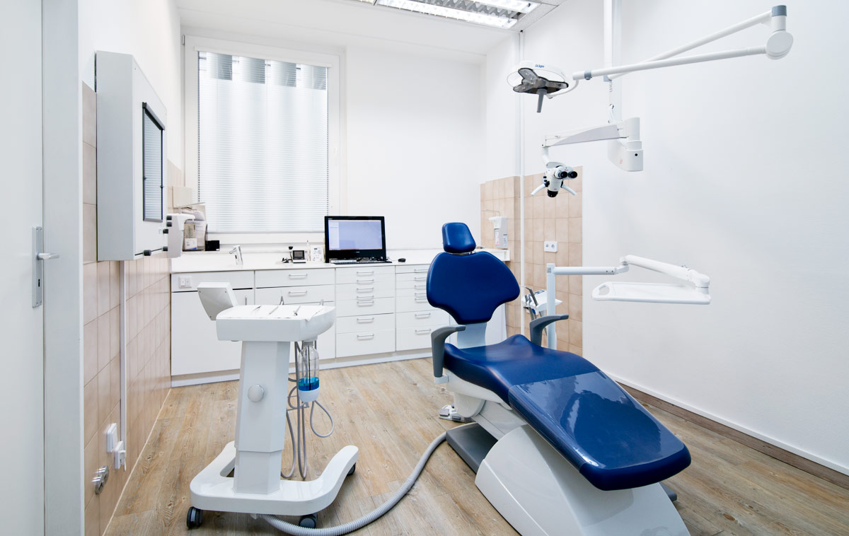 Behandlungszimmer Praxis Dr. med. dent. Andreas Ehl